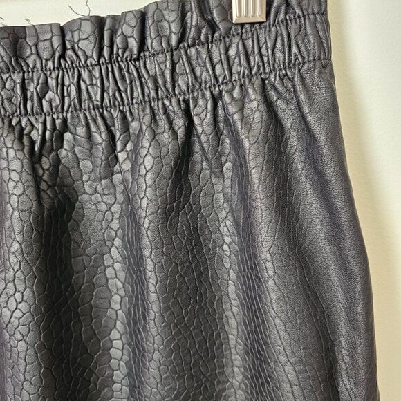 NWT VERO MODA RILEY BLACK FAUX PEBBLE LEATHER MINI SKIRT SIZE M - Picture 10 of 15